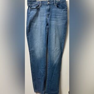 Levi’s mid rise straight Classic Blue Women's Jeans
Like new